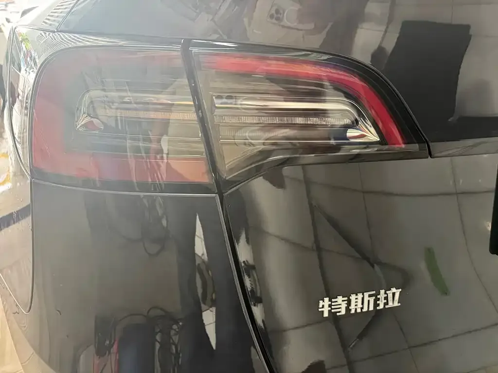 Tesla Model Y — фото 2