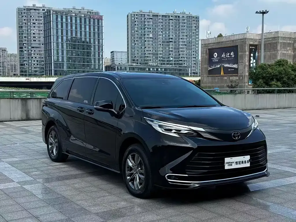 Toyota Sienna — фото 2