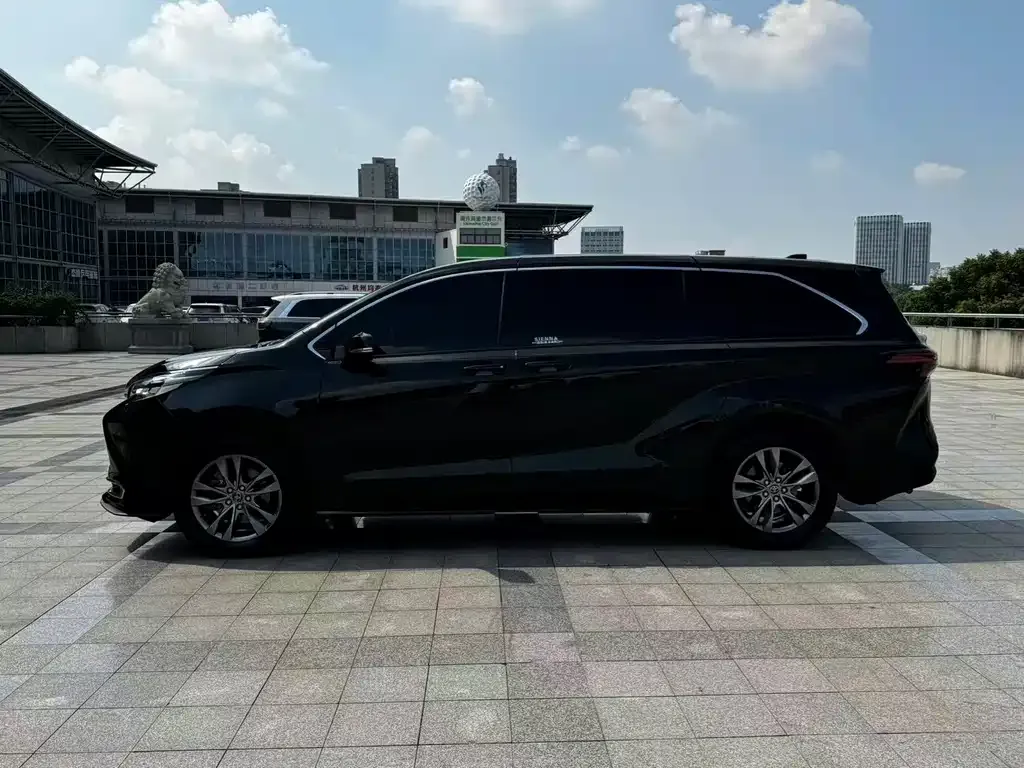 Toyota Sienna — фото 8