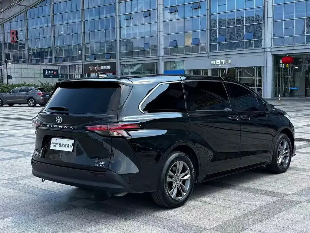 Toyota Sienna — фото 5