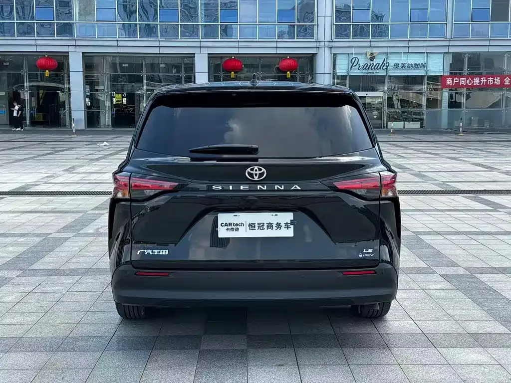 Toyota Sienna — фото 10