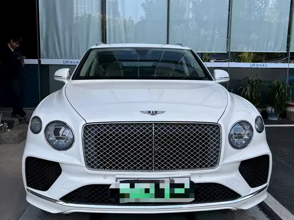 Bentley Bentayga PHEV — фото 7