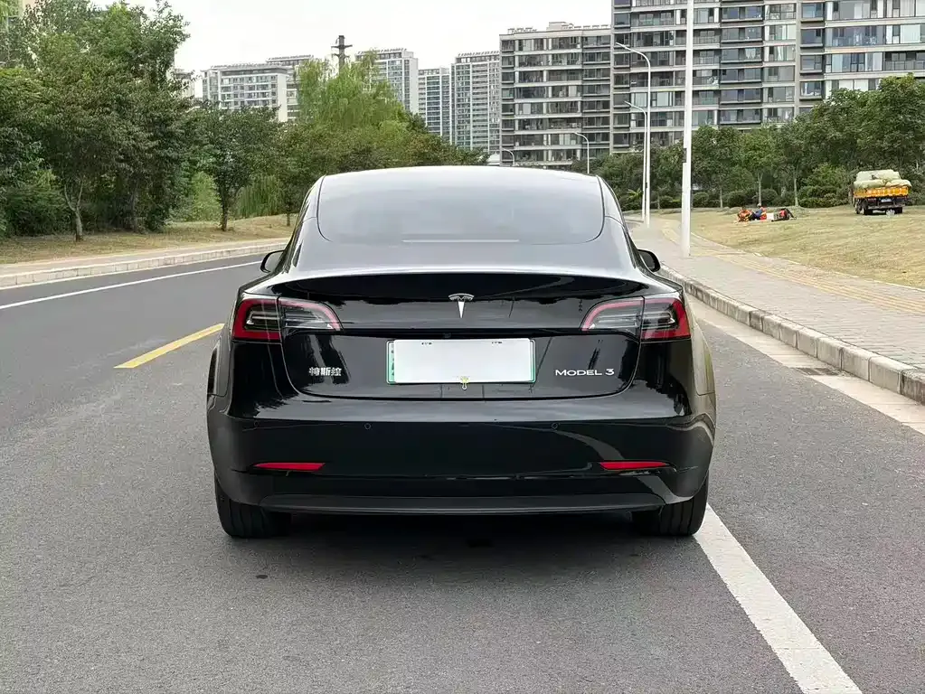 Tesla Model 3 — фото 7
