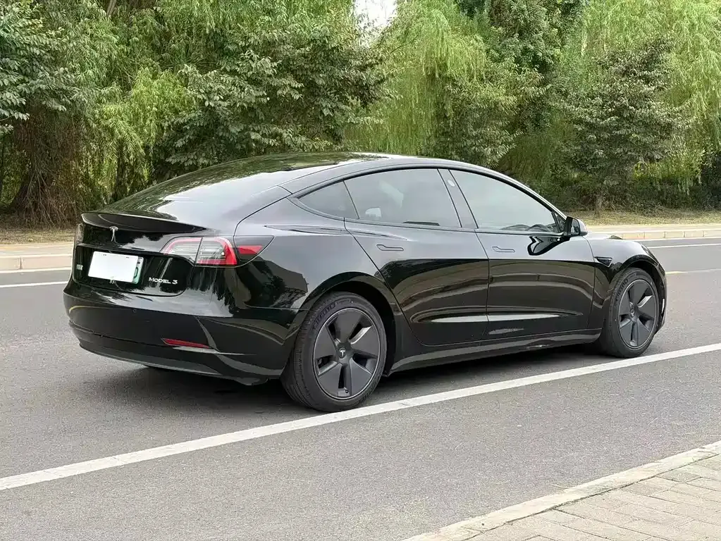 Tesla Model 3 — фото 8