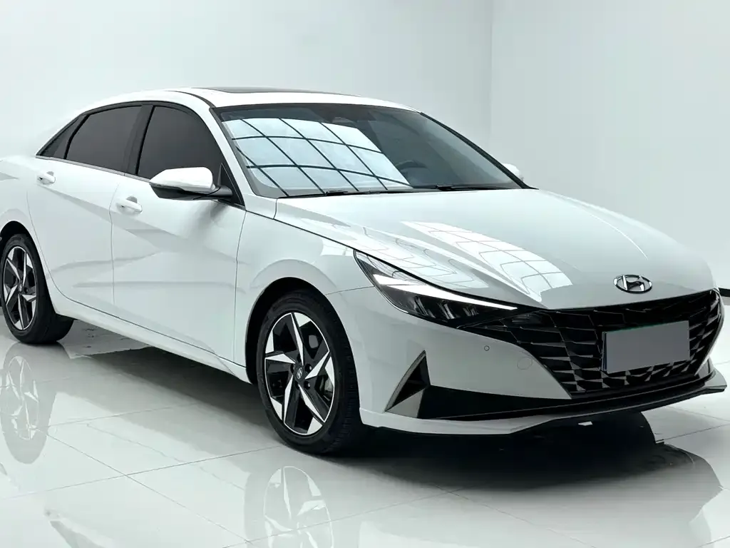 Hyundai Elantra — фото 3