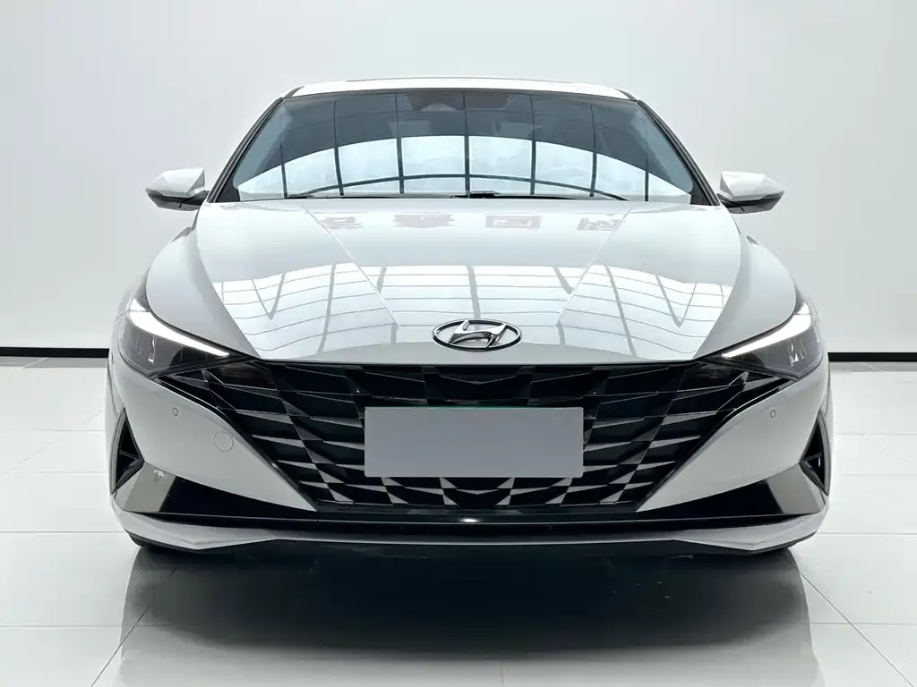 Hyundai Elantra — фото 7