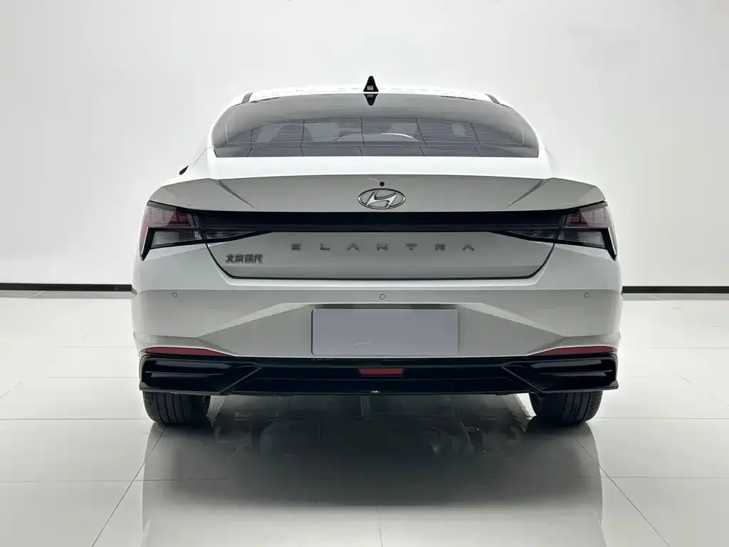 Hyundai Elantra — фото 2