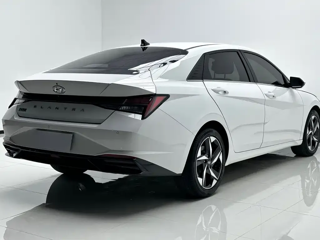 Hyundai Elantra — фото 6