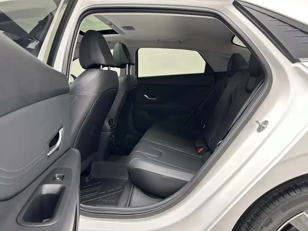 Hyundai Elantra — фото 4