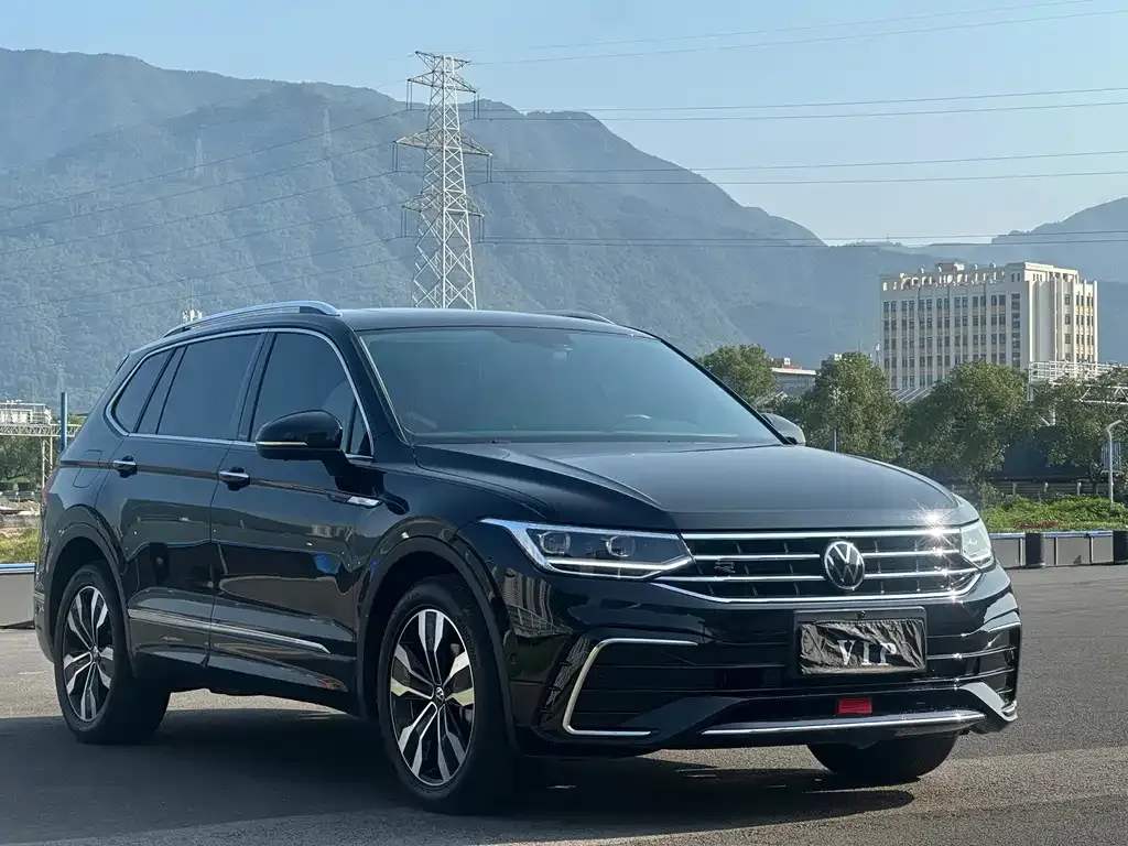 Volkswagen Tiguan L — фото 4