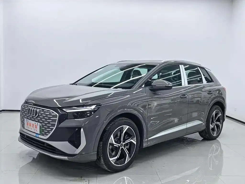 Audi Q4 e-tron — фото 1