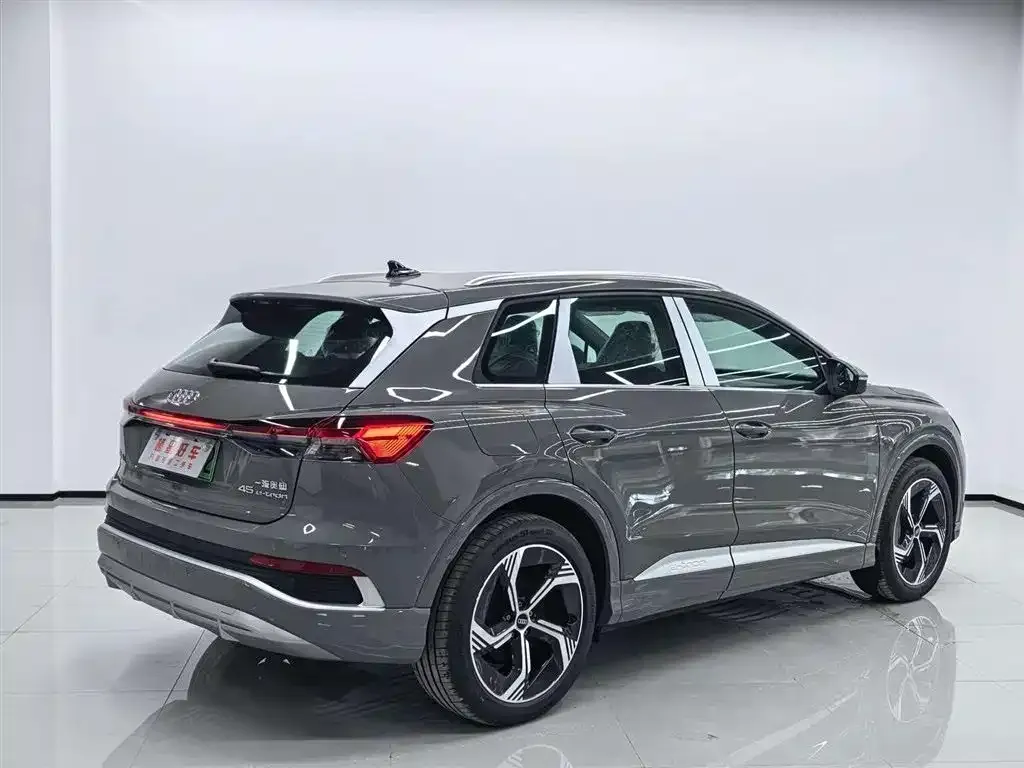 Audi Q4 e-tron — фото 5