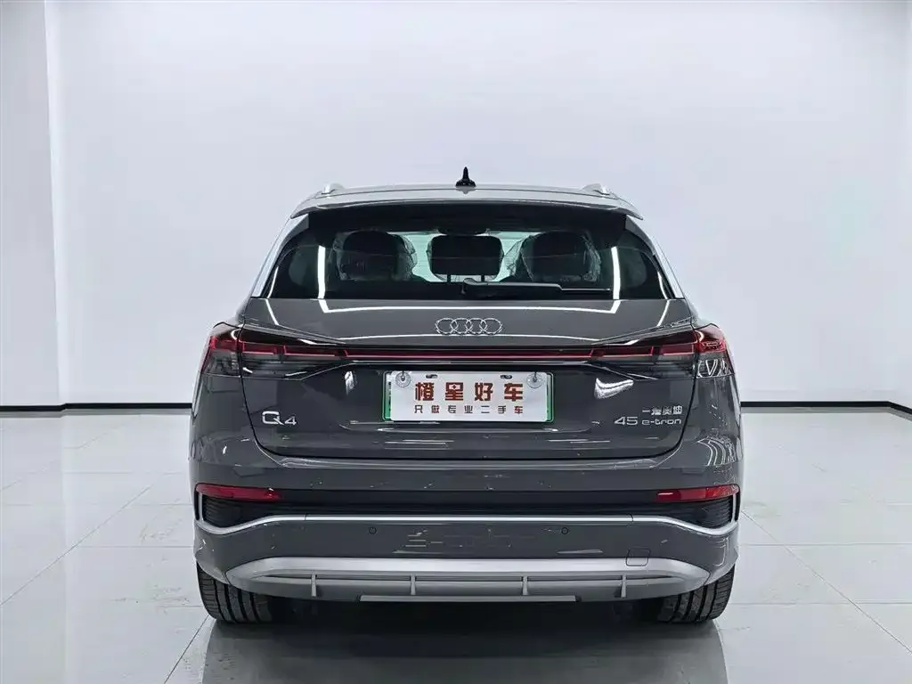 Audi Q4 e-tron — фото 2