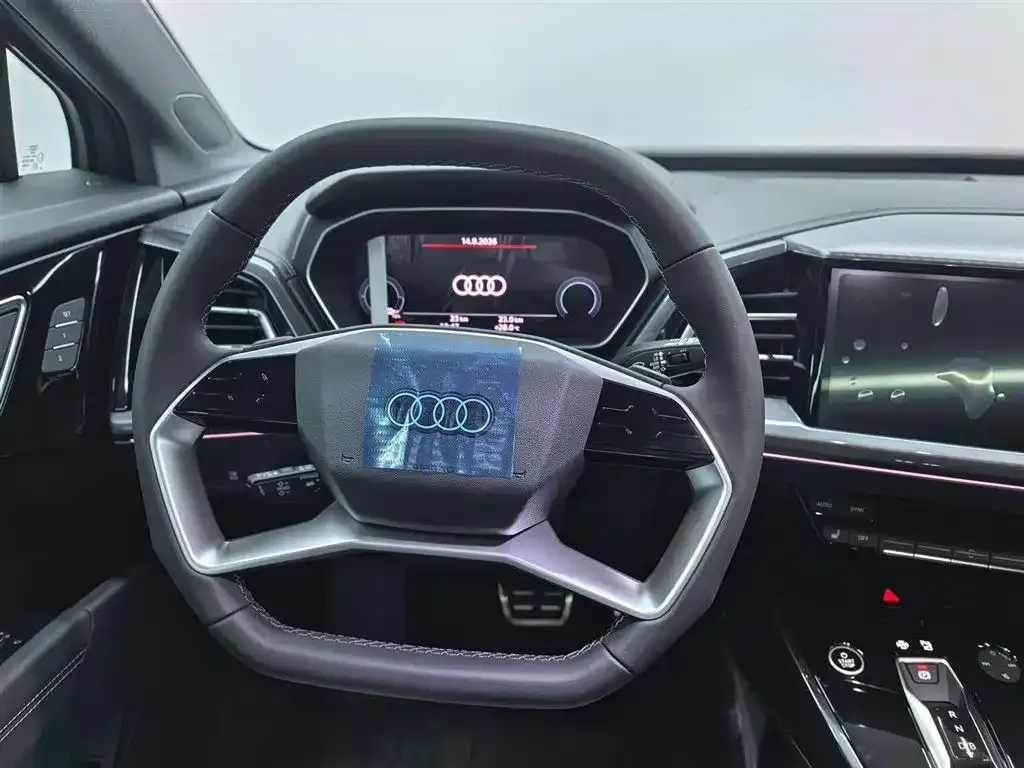 Audi Q4 e-tron — фото 10