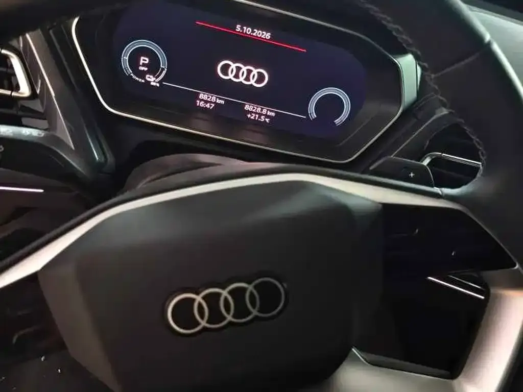 Audi Q4 e-tron — фото 2