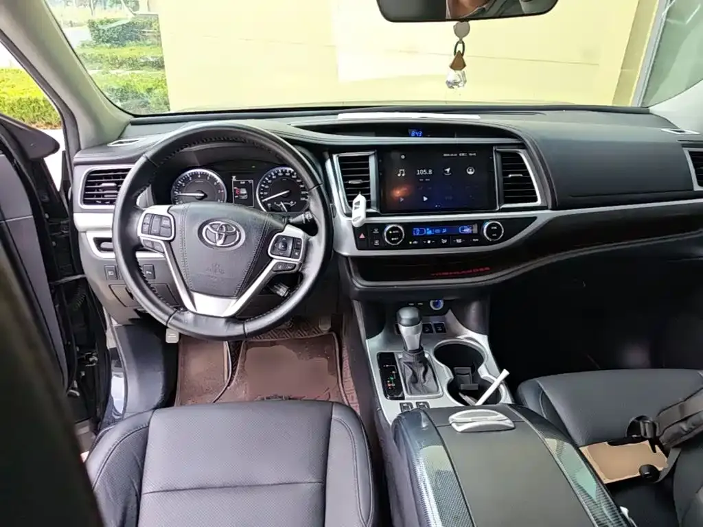 Toyota Highlander — фото 7