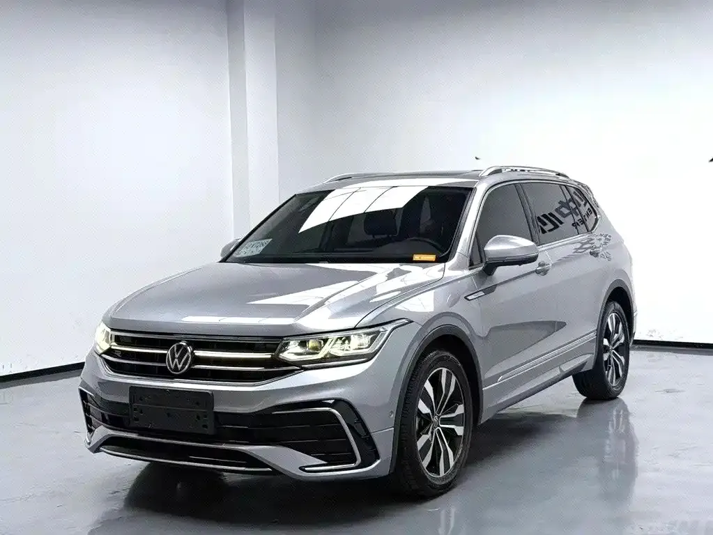 Volkswagen Tiguan L — фото 1