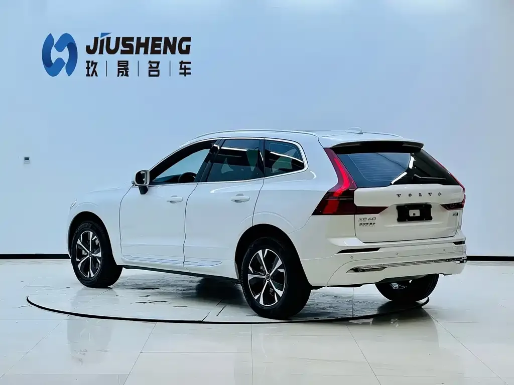 Volvo XC60 — фото 3