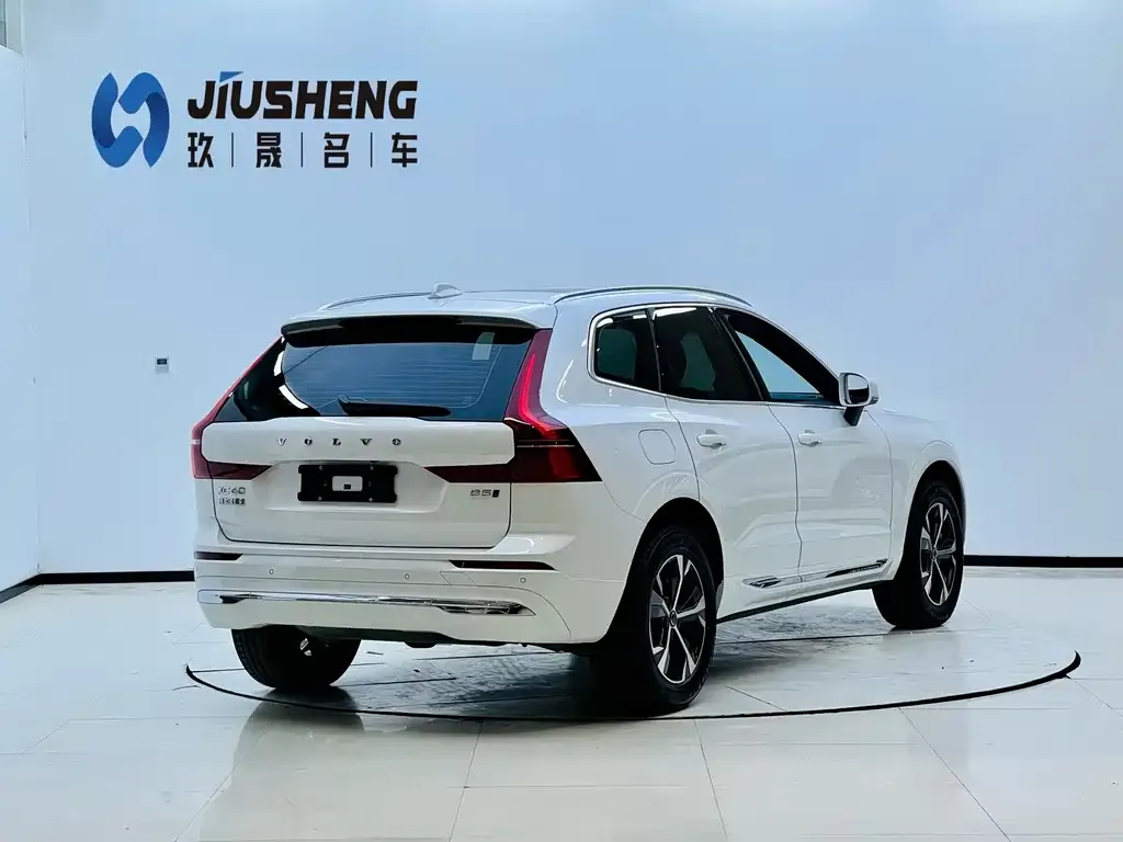 Volvo XC60 — фото 2