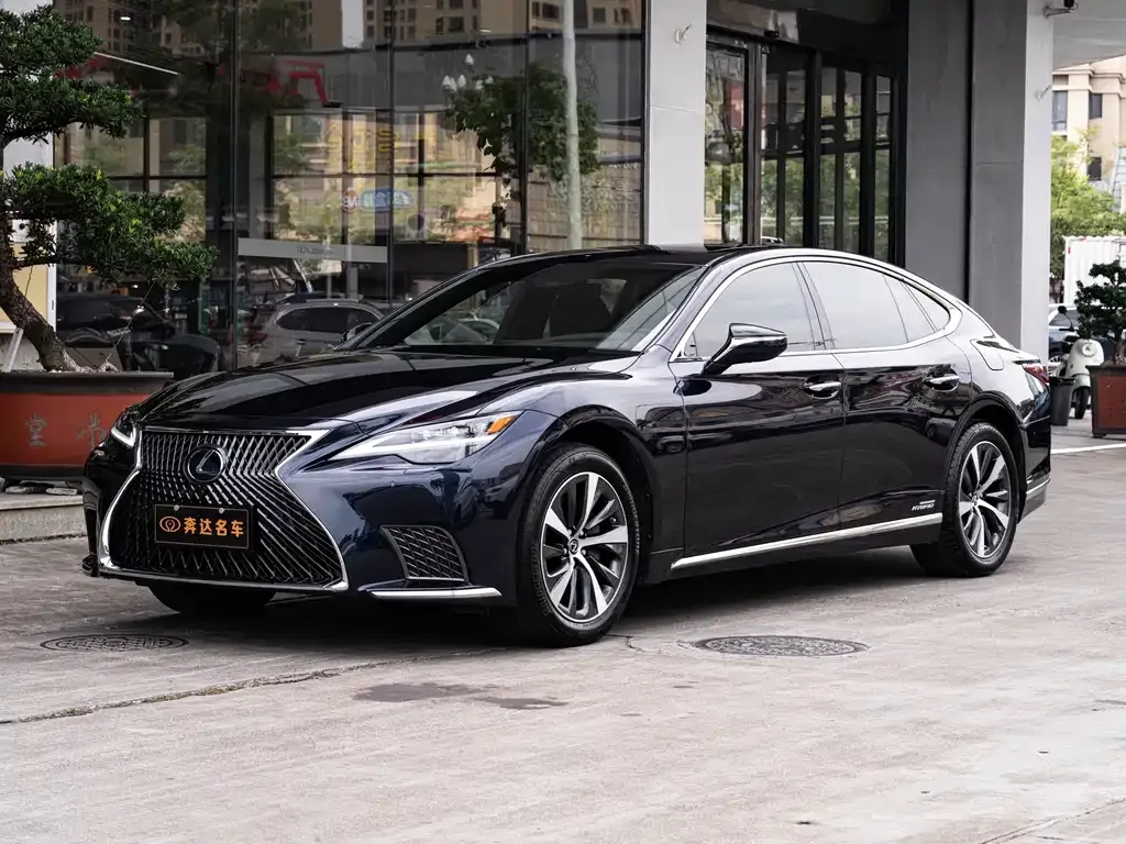 Lexus LS — фото 1
