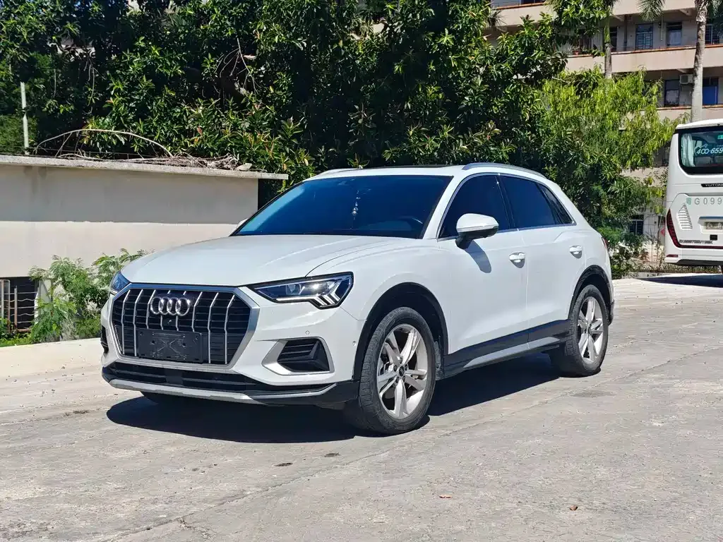 Audi Q3 — фото 1