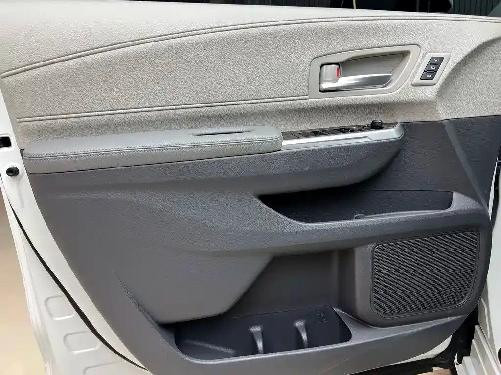 Toyota Granvia — фото 9