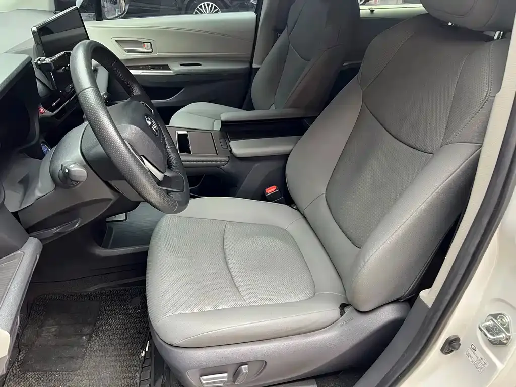 Toyota Granvia — фото 6