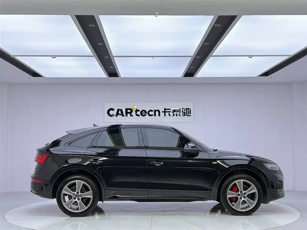 Audi Q5L Sportback — фото 6