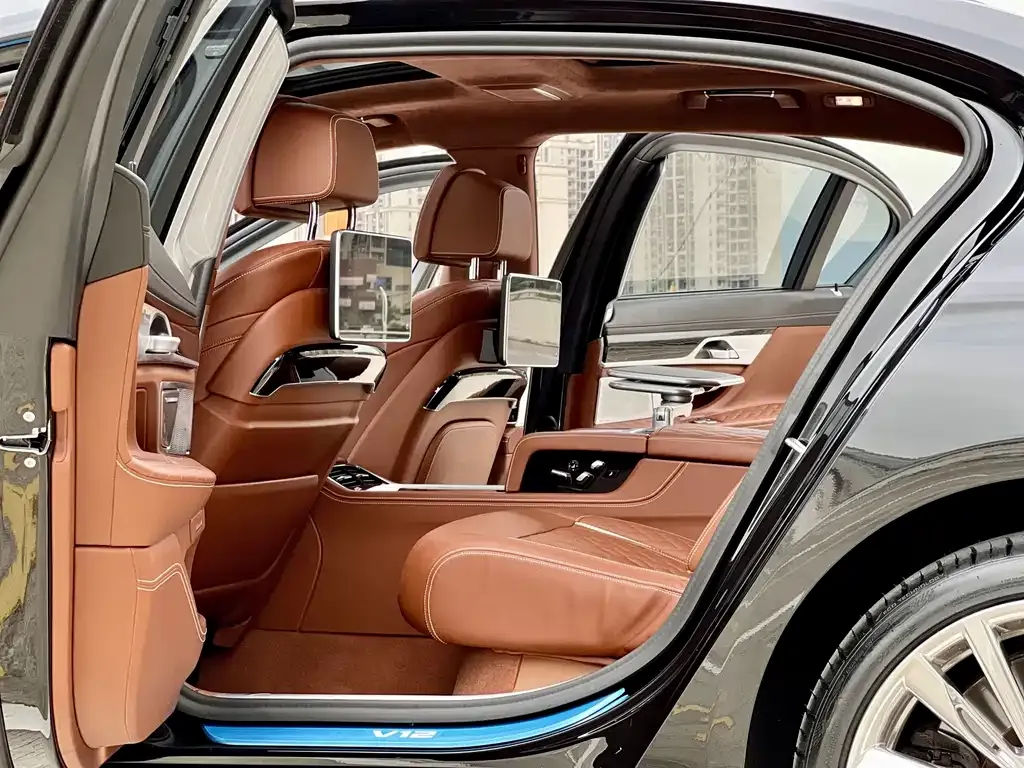BMW 7 Series — фото 10