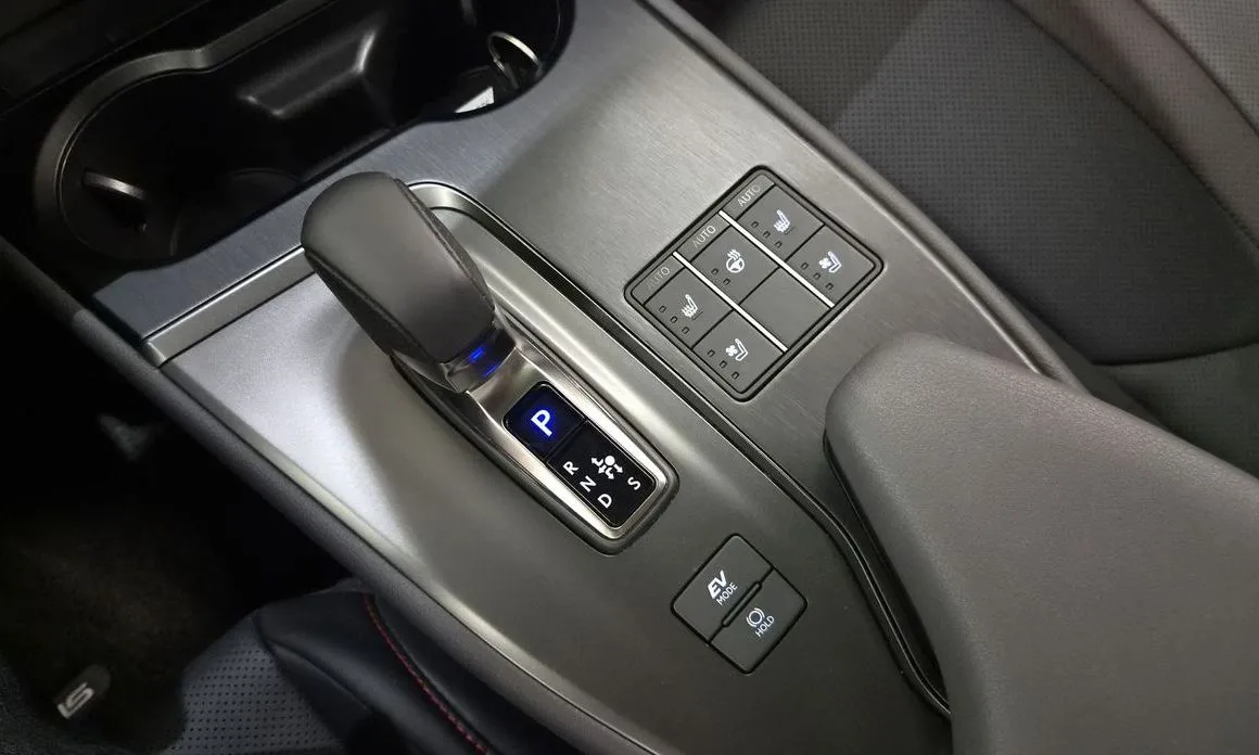 Lexus UX — фото 3