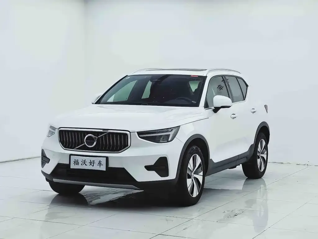 Volvo XC40 — фото 1