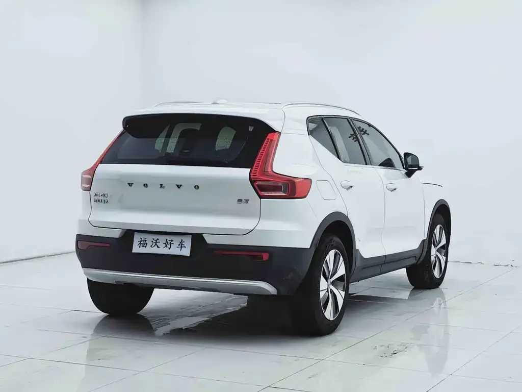 Volvo XC40 — фото 6