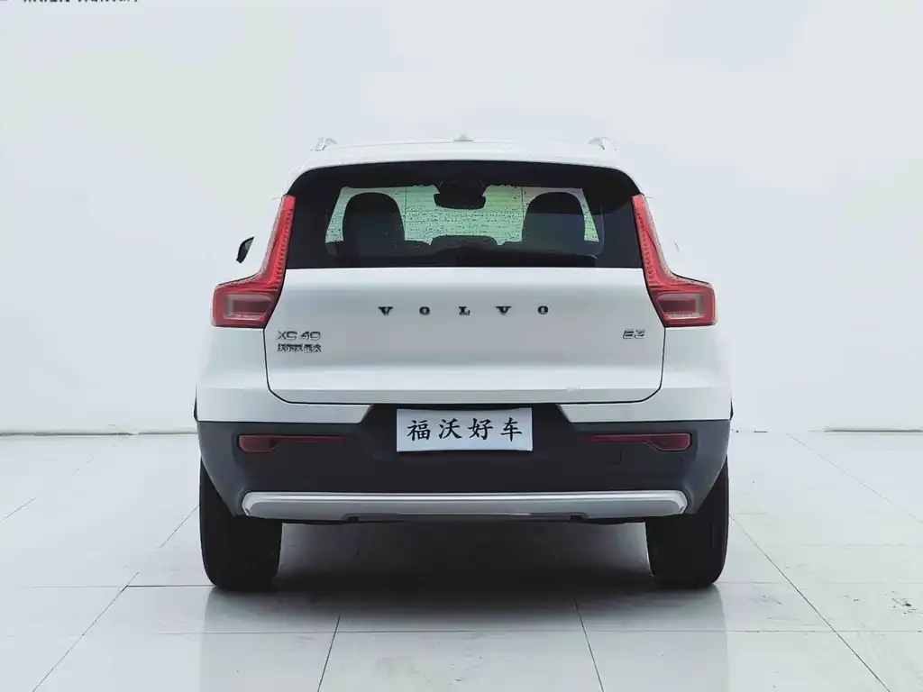Volvo XC40 — фото 3