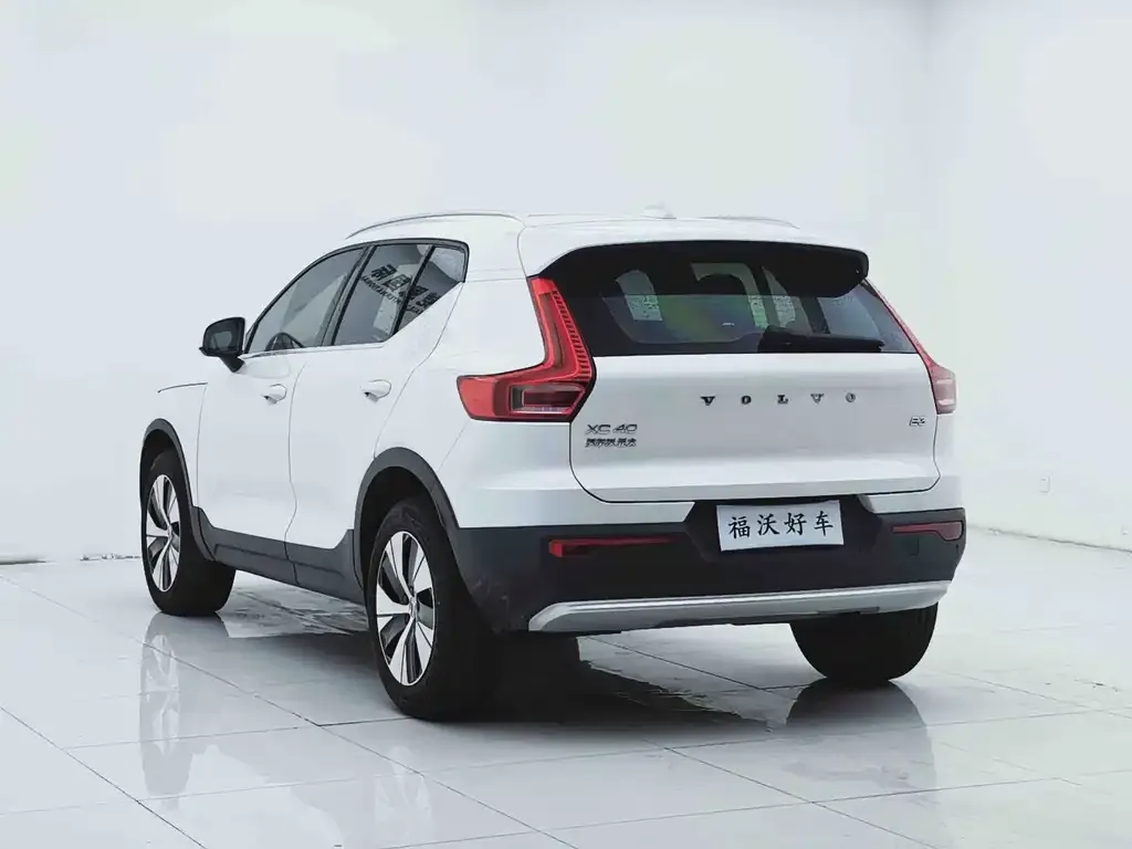 Volvo XC40 — фото 2