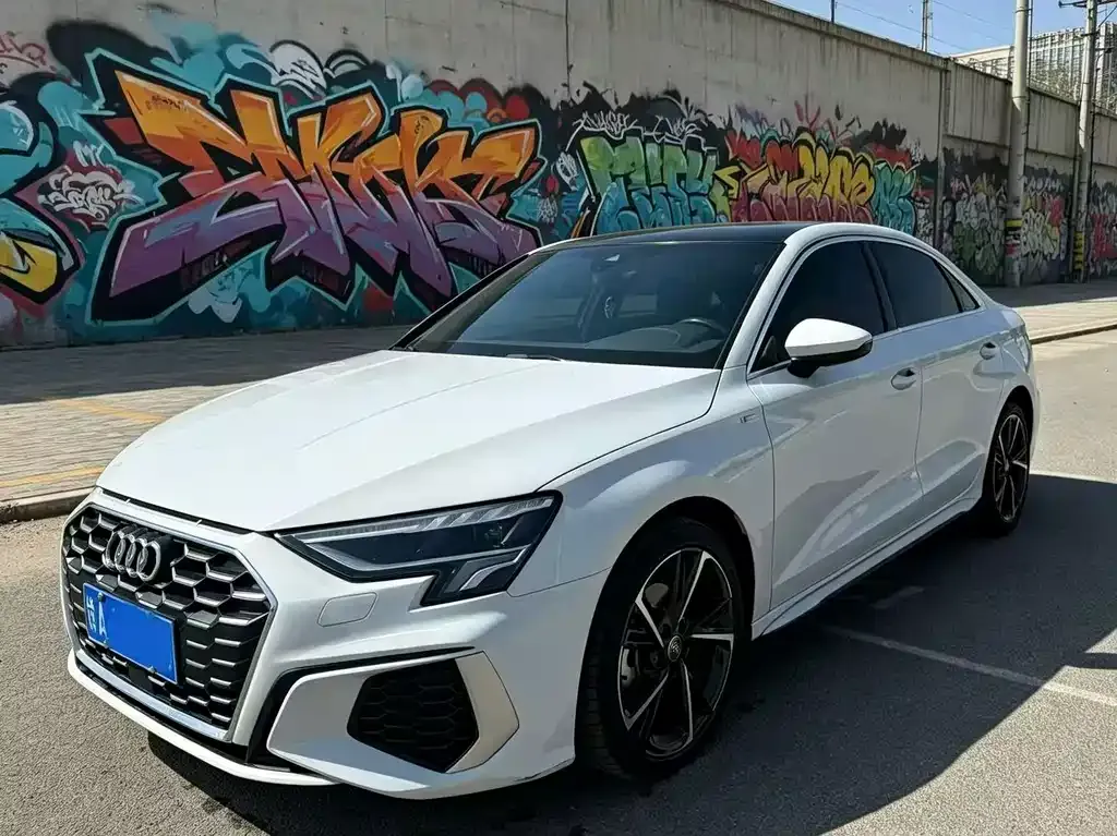 Audi A3 — фото 1