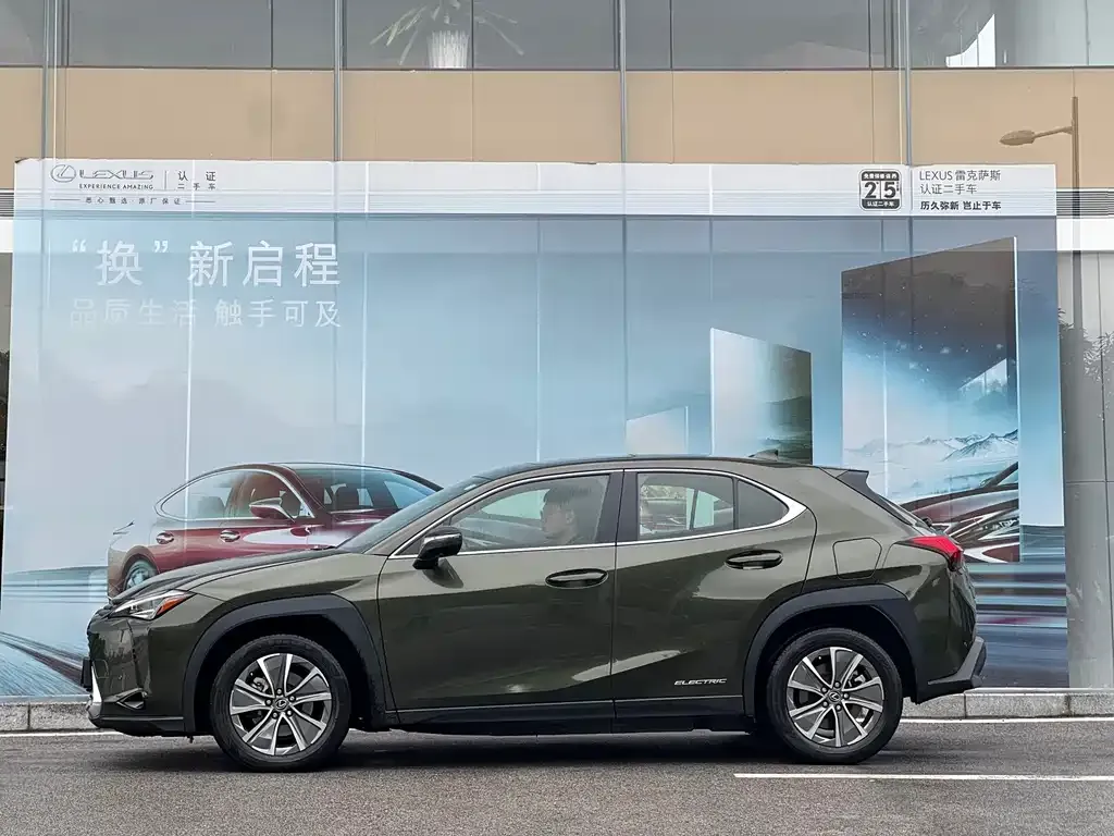 Lexus UX New Energy — фото 3