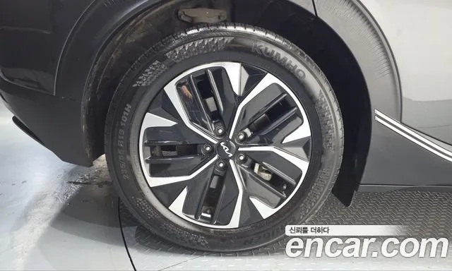 Kia EV6 — фото 8