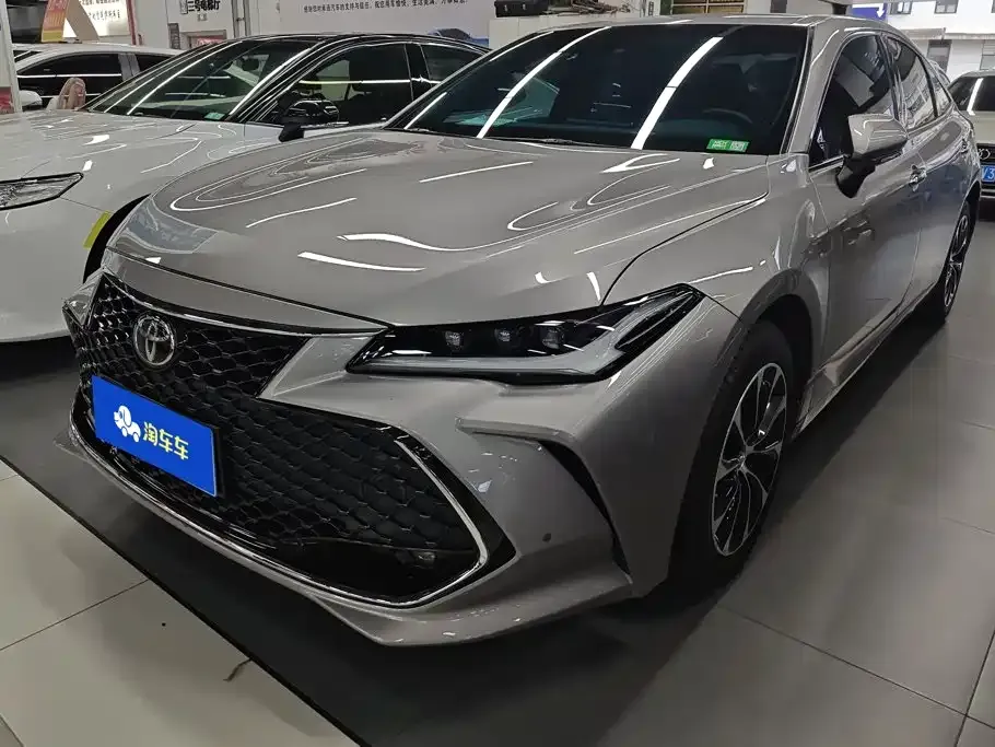 Toyota Avalon — фото 1