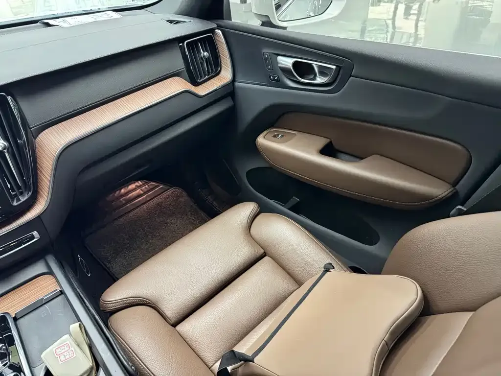 Volvo XC60 — фото 3