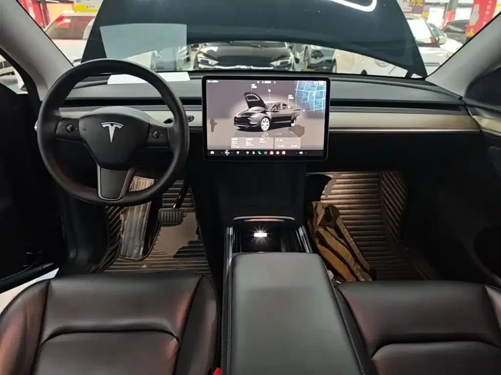 Tesla Model Y — фото 10