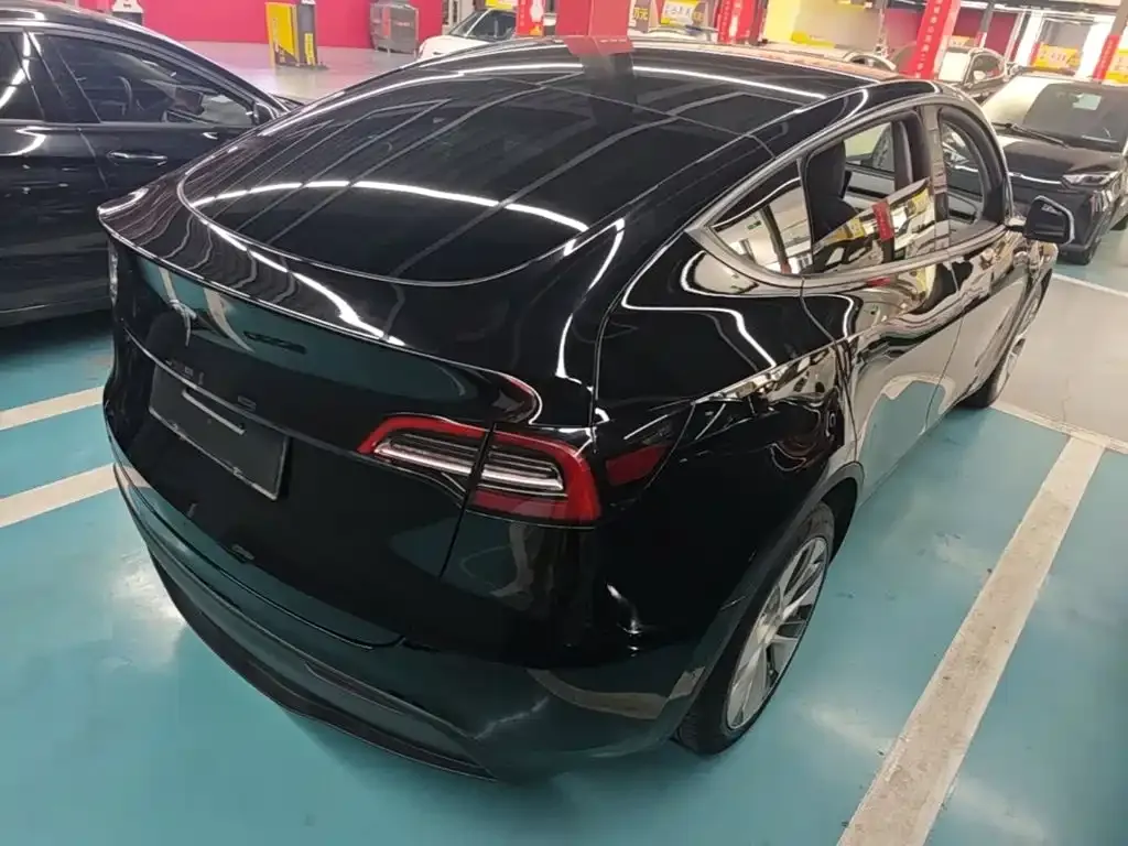 Tesla Model Y — фото 6
