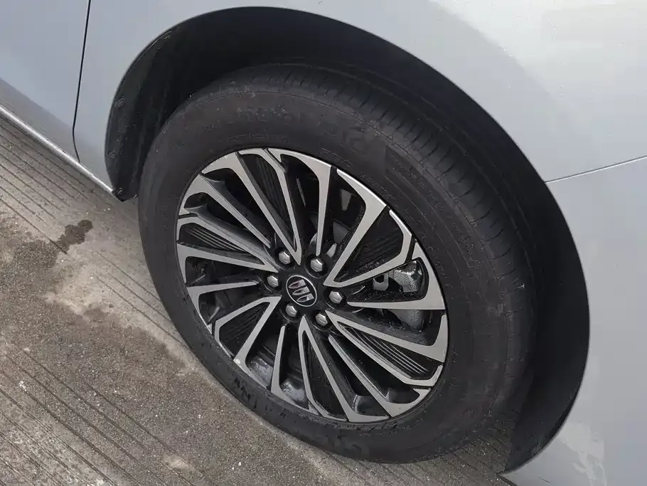 Buick GL8 Hybrid — фото 3