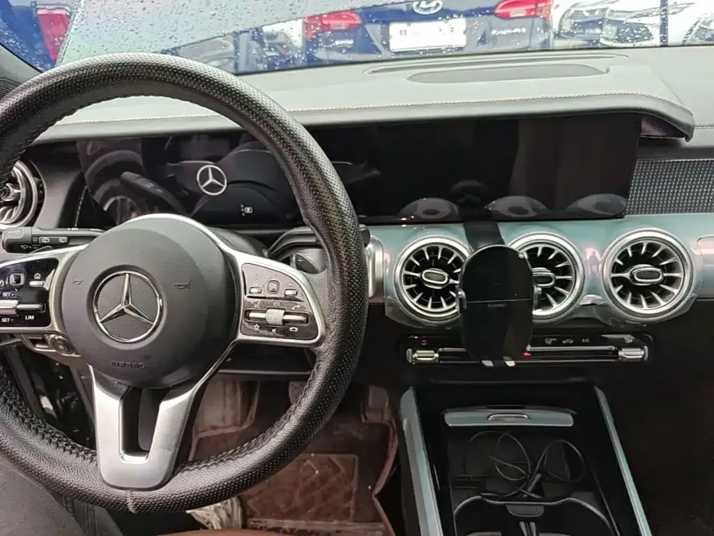 Mercedes-Benz GLB — фото 1