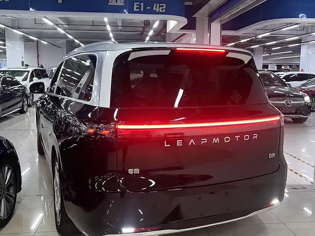 Leapmotor Leapmotor D19 — фото 3