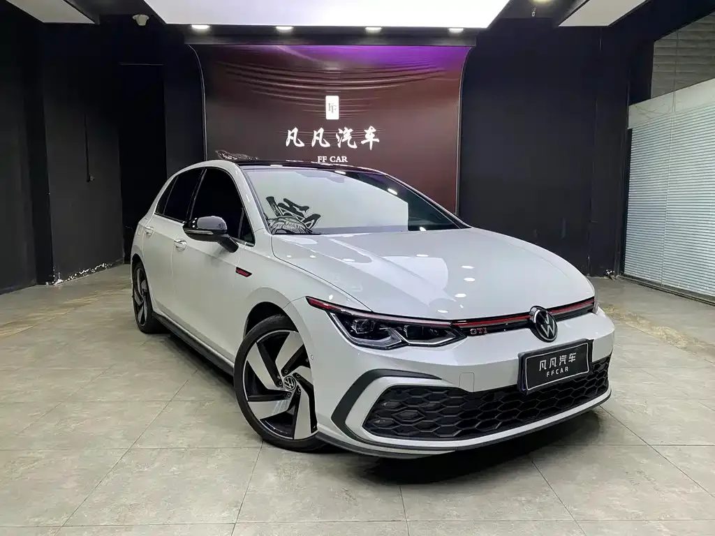 Volkswagen Golf GTI — фото 1