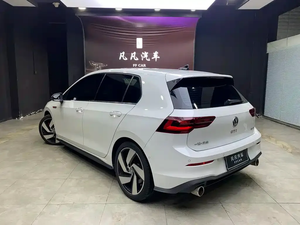 Volkswagen Golf GTI — фото 8
