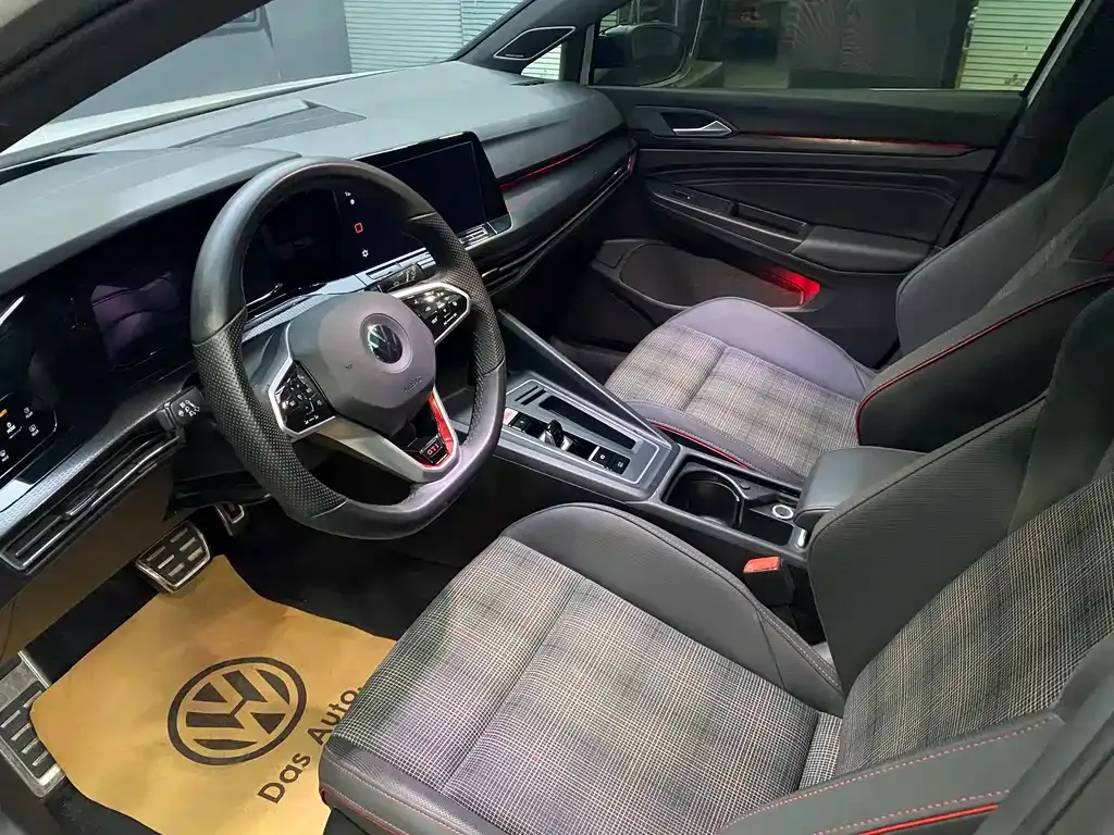 Volkswagen Golf GTI — фото 6