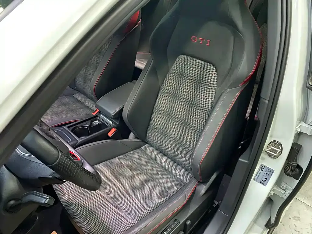 Volkswagen Golf GTI — фото 4