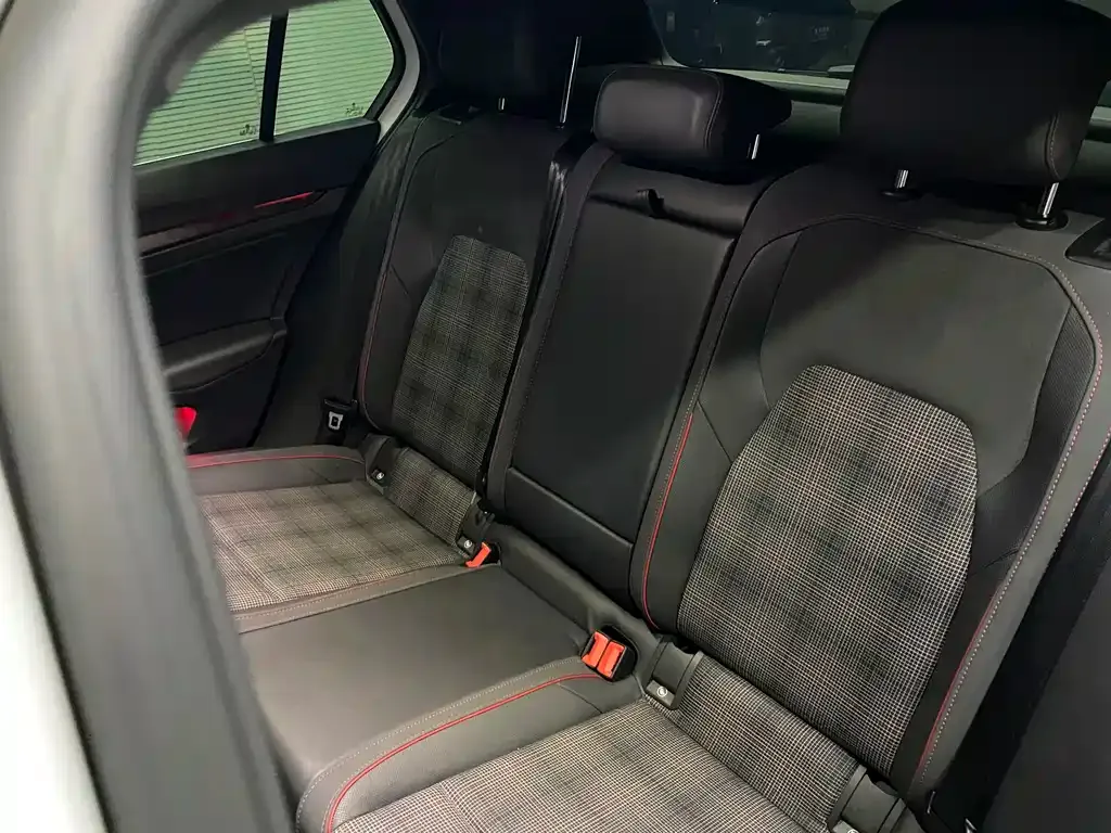 Volkswagen Golf GTI — фото 5