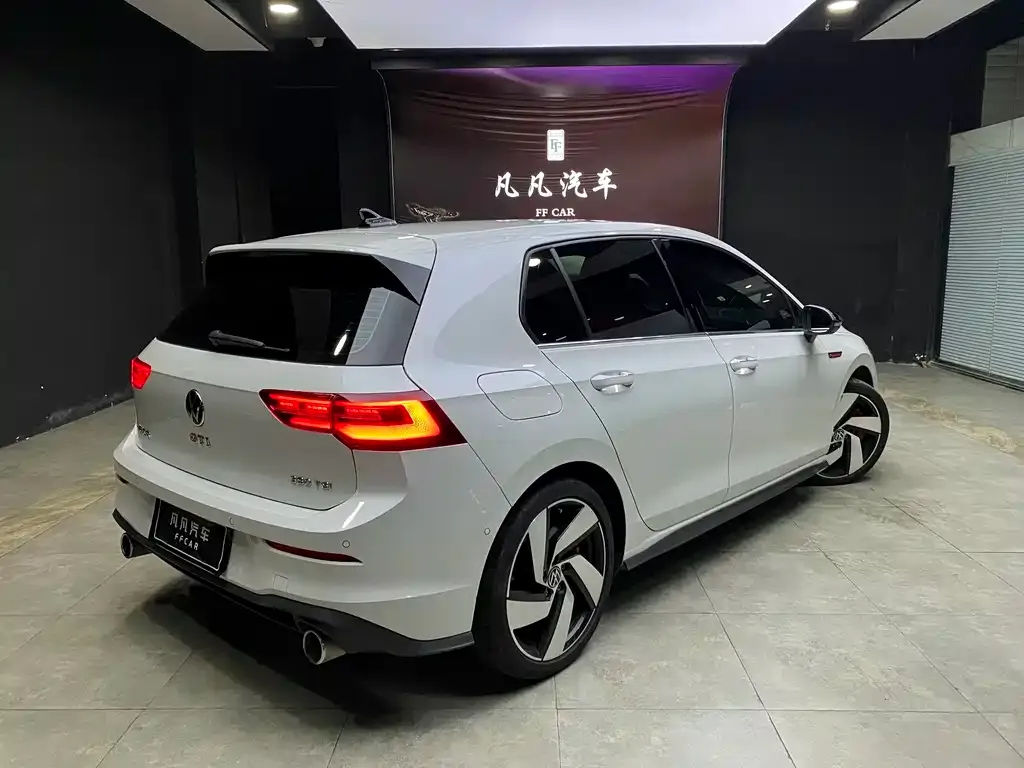 Volkswagen Golf GTI — фото 2